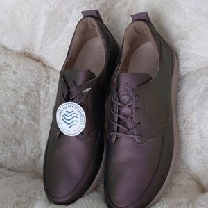 NWT Reef Pearl Burgundy Sneakers